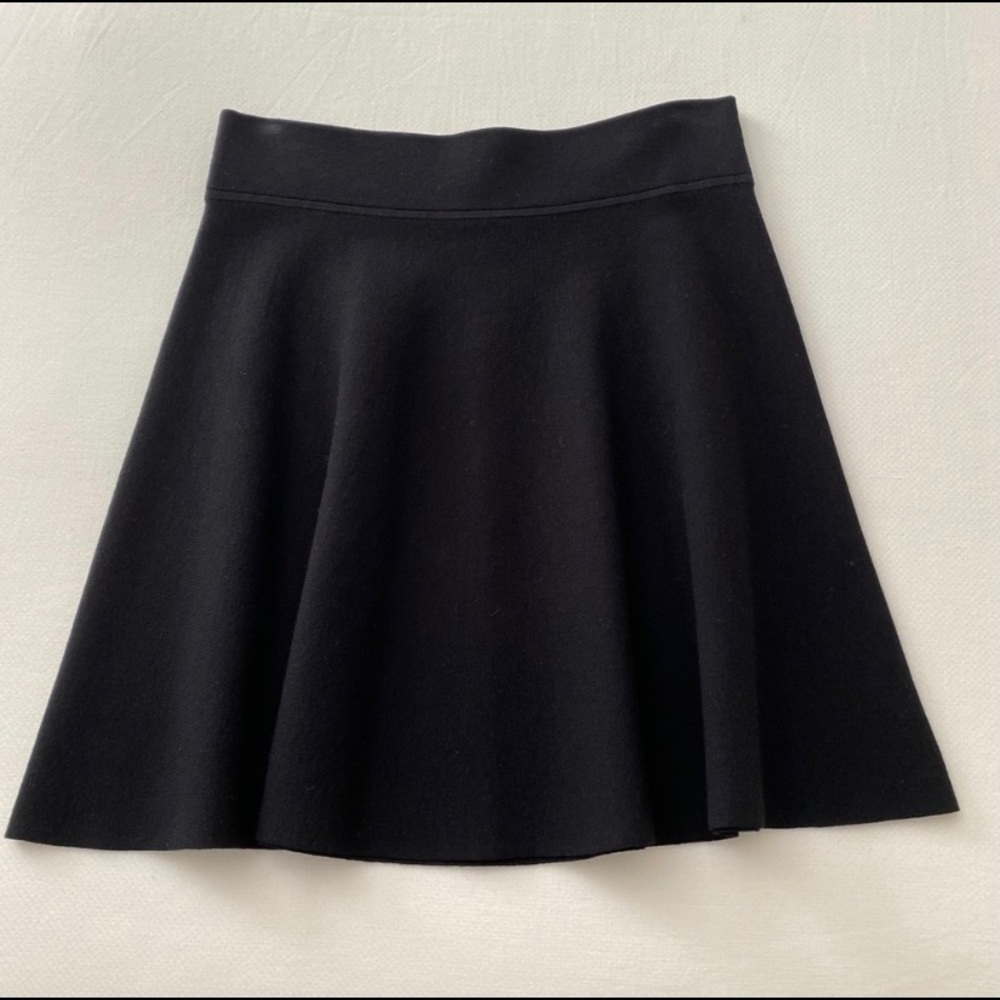 Theory Mini Skirt - Picture 2 of 5